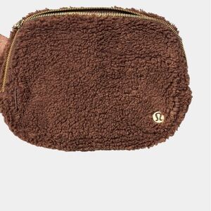 Lululemon Everywhere fleece belt bag
Large